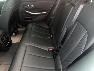 BMW 320 d xDrive Limousine M Sport Navi