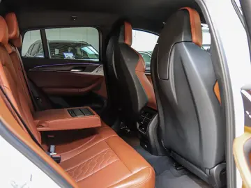 BMW X4 M HARMAN KAMERA360 HUD ANHÄNGER SITZBELÜFTUNG