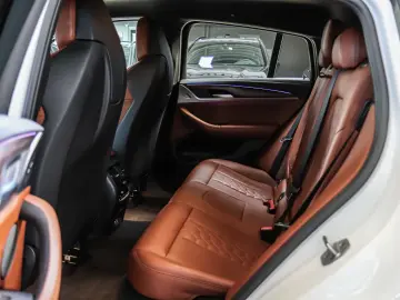 BMW X4 M HARMAN KAMERA360 HUD ANHÄNGER SITZBELÜFTUNG