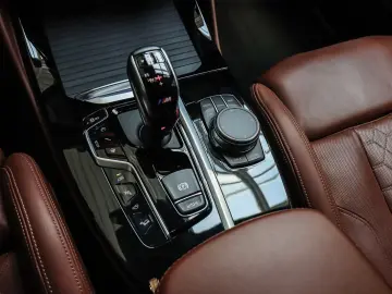 BMW X4 M HARMAN KAMERA360 HUD ANHÄNGER SITZBELÜFTUNG