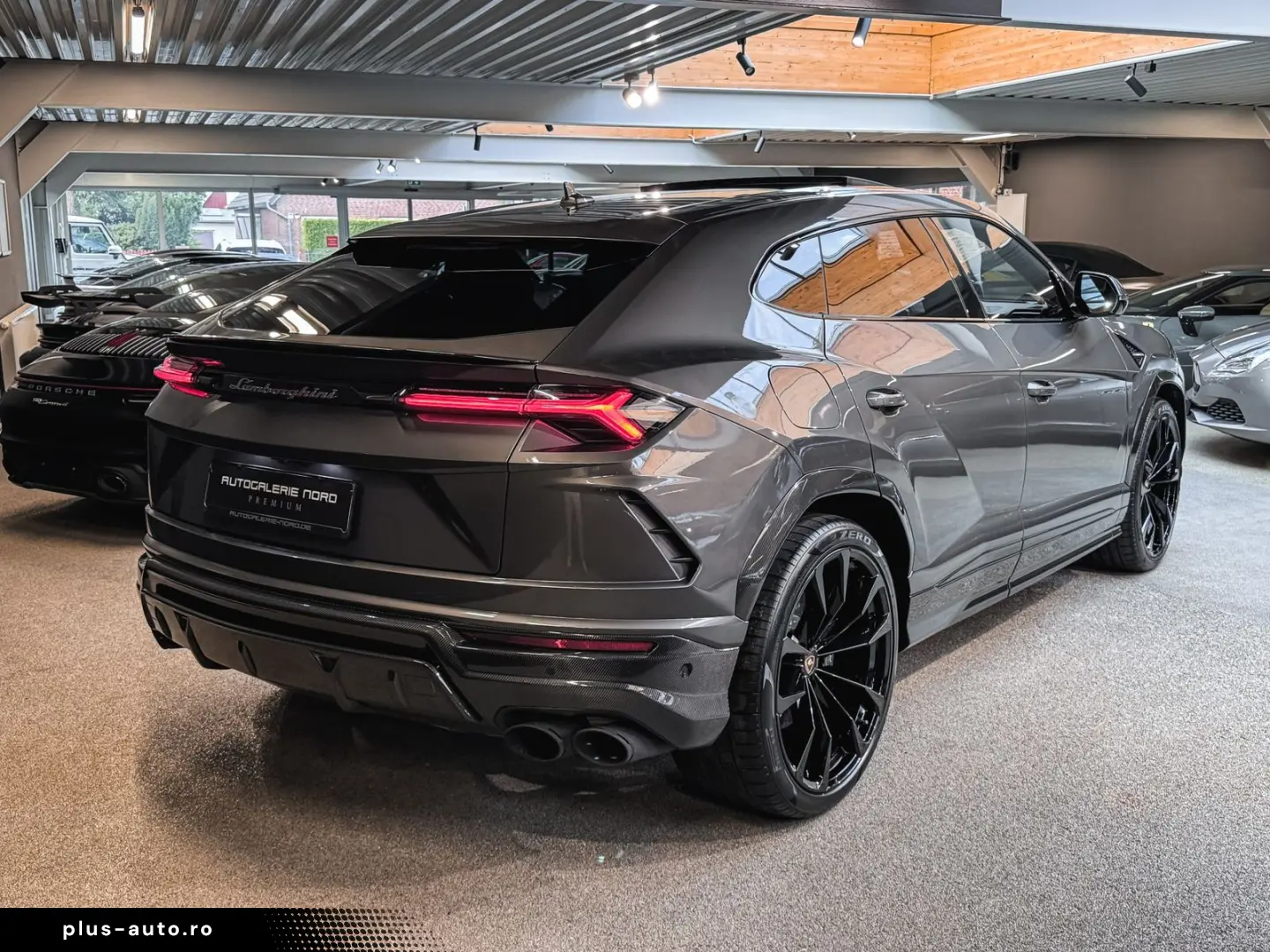 LAMBORGHINI Urus Cabon RearSeat B&O