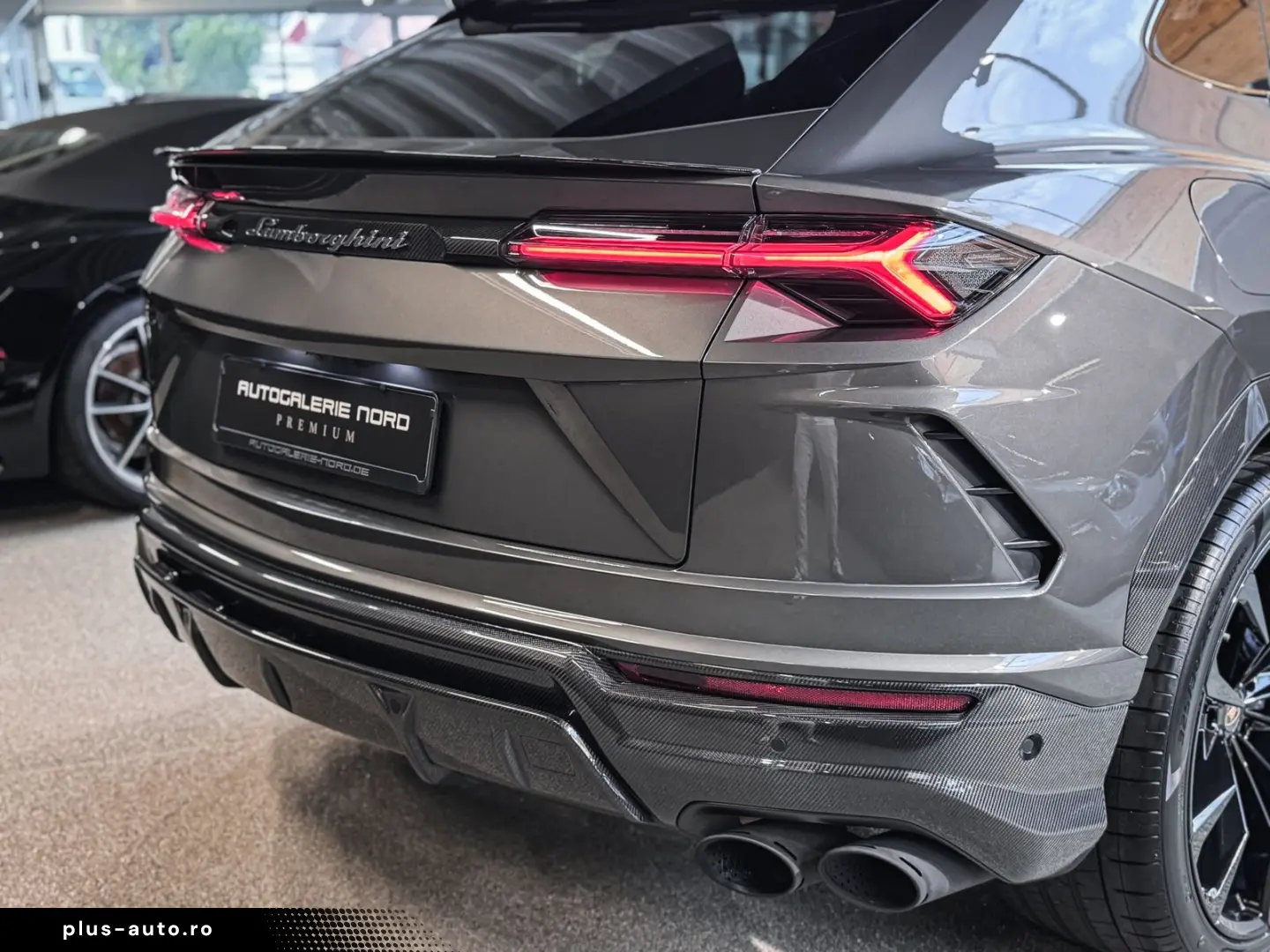 LAMBORGHINI Urus Cabon RearSeat B&O