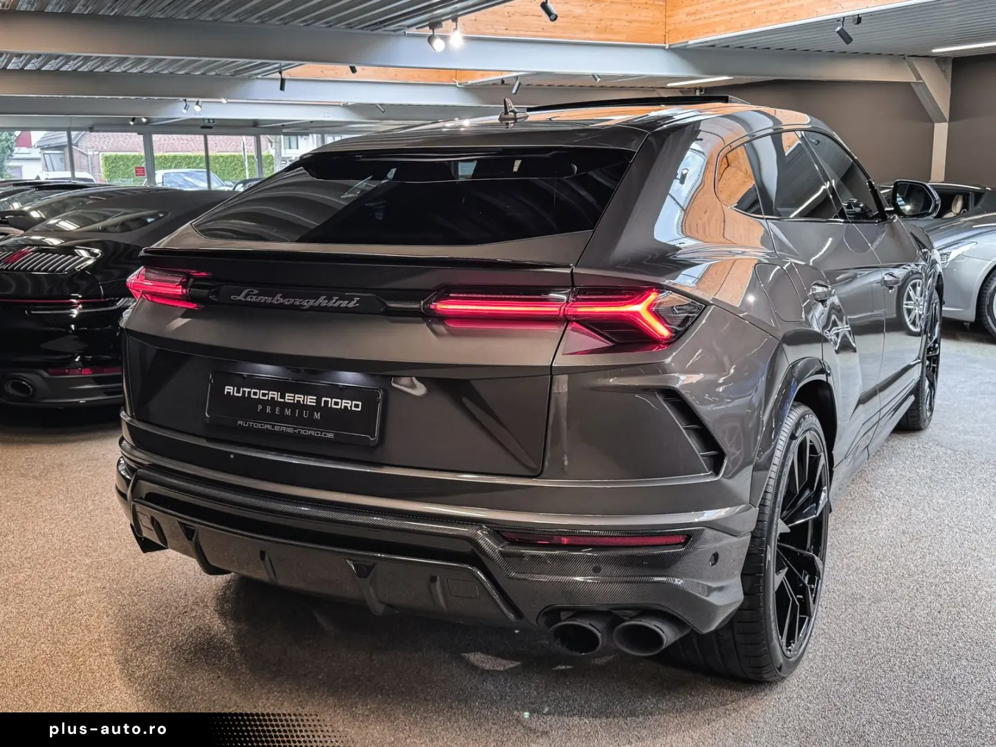 LAMBORGHINI Urus Cabon RearSeat B&O
