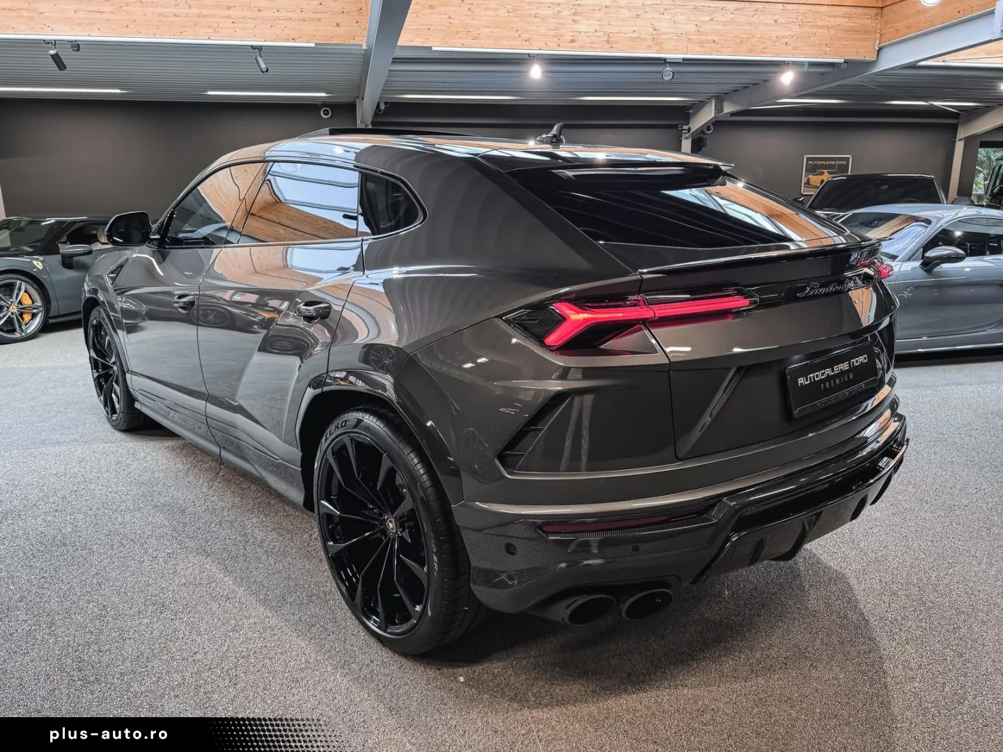 LAMBORGHINI Urus Cabon RearSeat B&O