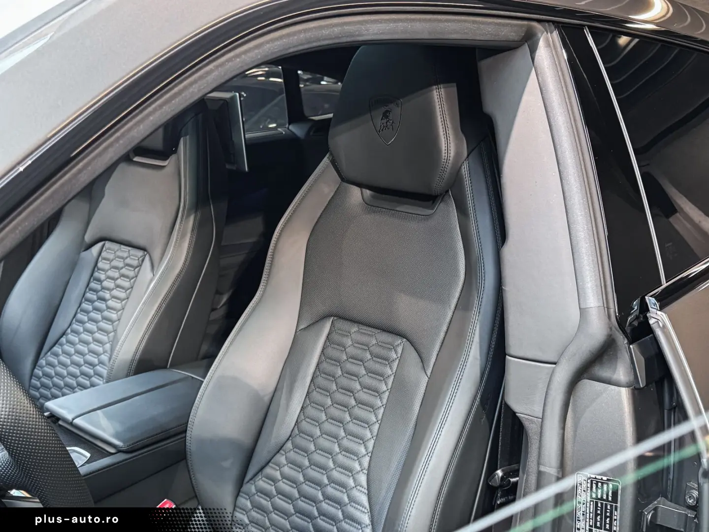 LAMBORGHINI Urus Cabon RearSeat B&O