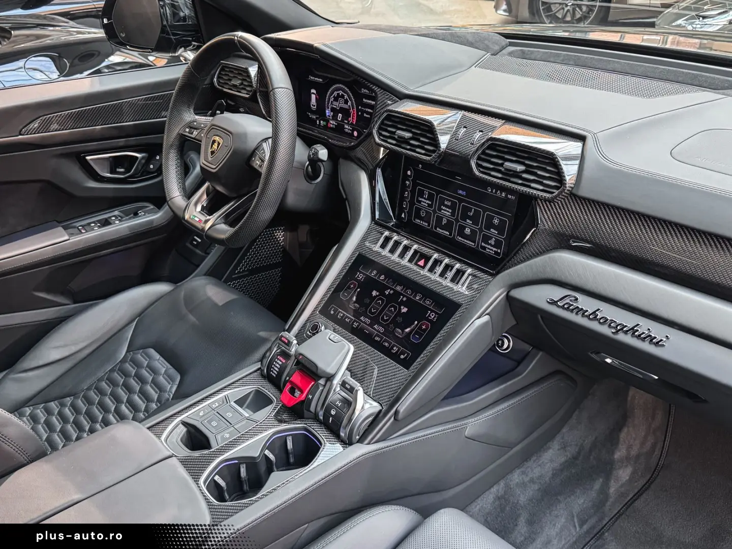 LAMBORGHINI Urus Cabon RearSeat B&O