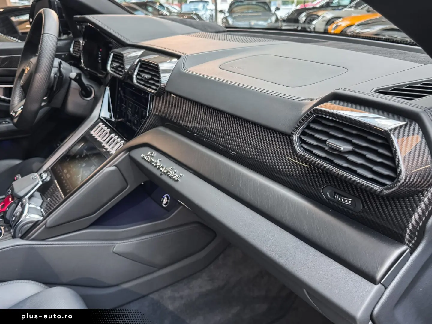 LAMBORGHINI Urus Cabon RearSeat B&O