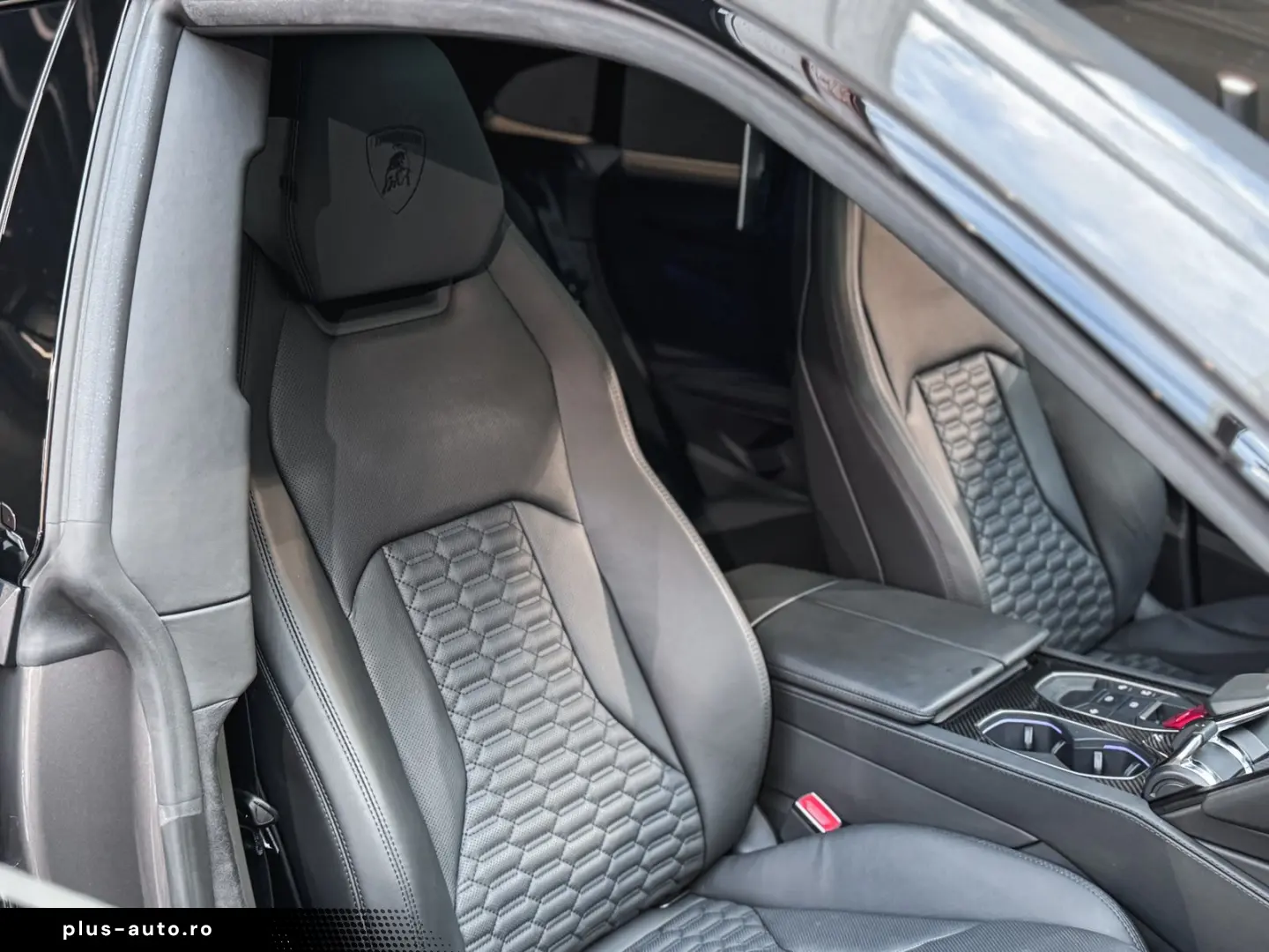 LAMBORGHINI Urus Cabon RearSeat B&O