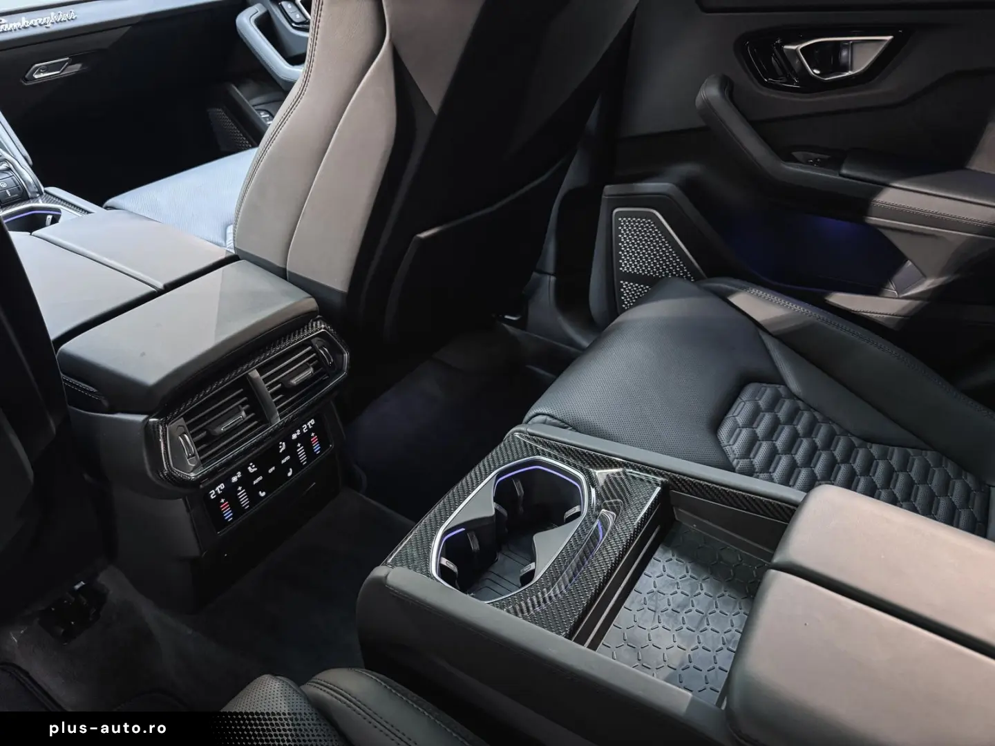 LAMBORGHINI Urus Cabon RearSeat B&O