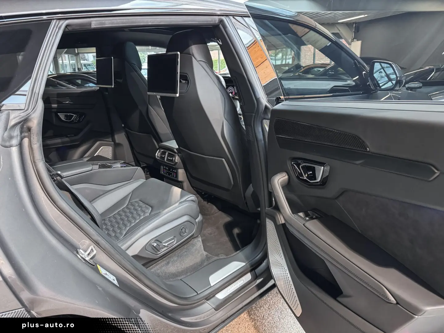 LAMBORGHINI Urus Cabon RearSeat B&O