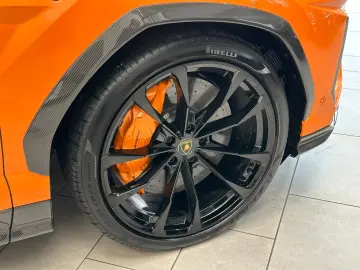 LAMBORGHINI Urus NOVITEC