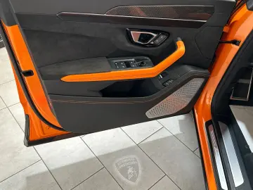 LAMBORGHINI Urus NOVITEC