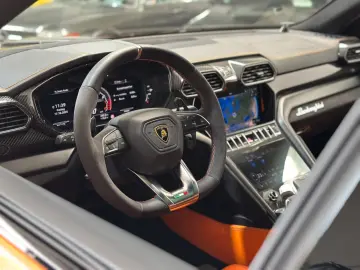 LAMBORGHINI Urus NOVITEC