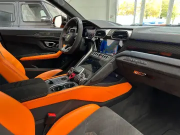 LAMBORGHINI Urus NOVITEC
