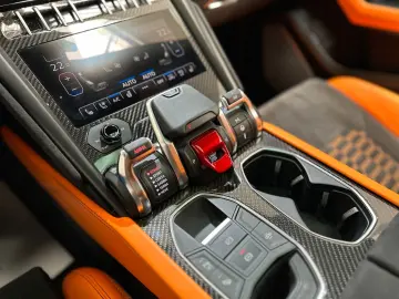 LAMBORGHINI Urus NOVITEC