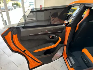 LAMBORGHINI Urus NOVITEC