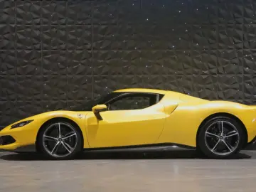 FERRARI 296 GTB - Giallo Triplo Strato - Carplay - JBL
