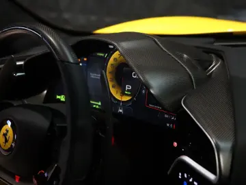 FERRARI 296 GTB - Giallo Triplo Strato - Carplay - JBL