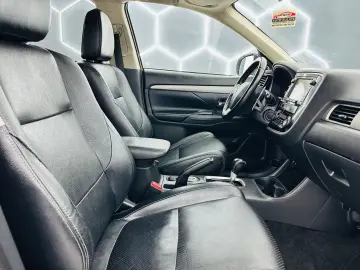 MITSUBISHI OUTLANDER 2013 2.2D E5 Garantie 12 Luni Rate Avan