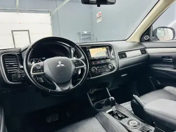 MITSUBISHI OUTLANDER 2013 2.2D E5 Garantie 12 Luni Rate Avan