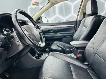 MITSUBISHI OUTLANDER 2013 2.2D E5 Garantie 12 Luni Rate Avan