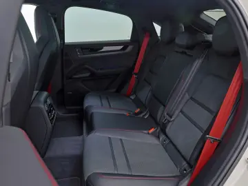 PORSCHE Cayenne Coupe GTS