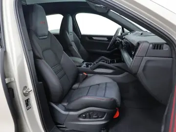 PORSCHE Cayenne Coupe GTS