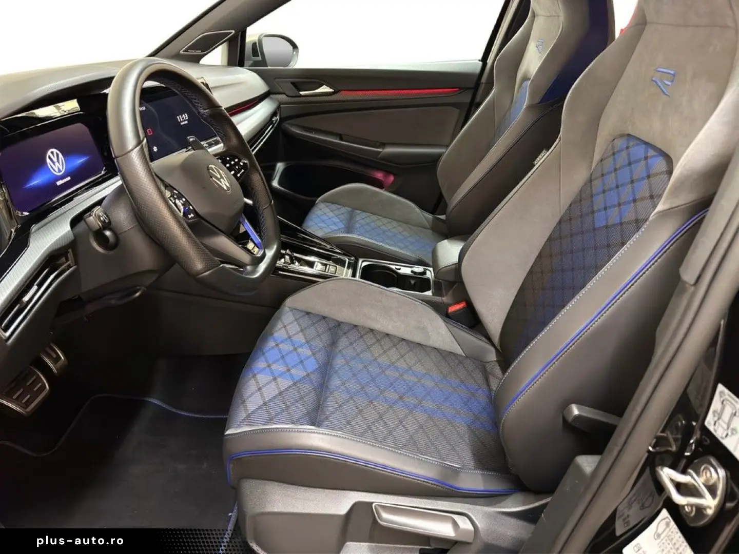 VW Golf VIII 2.0 TSI DSG 4Motion R DCC PANO HUD HAR