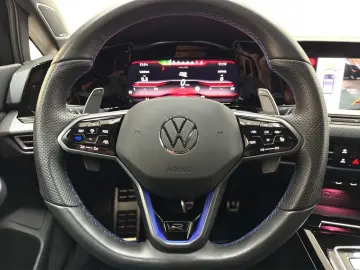 VW Golf VIII 2.0 TSI DSG 4Motion R DCC PANO HUD HAR