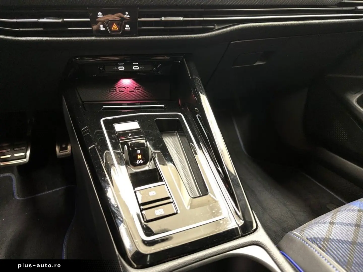 VW Golf VIII 2.0 TSI DSG 4Motion R DCC PANO HUD HAR