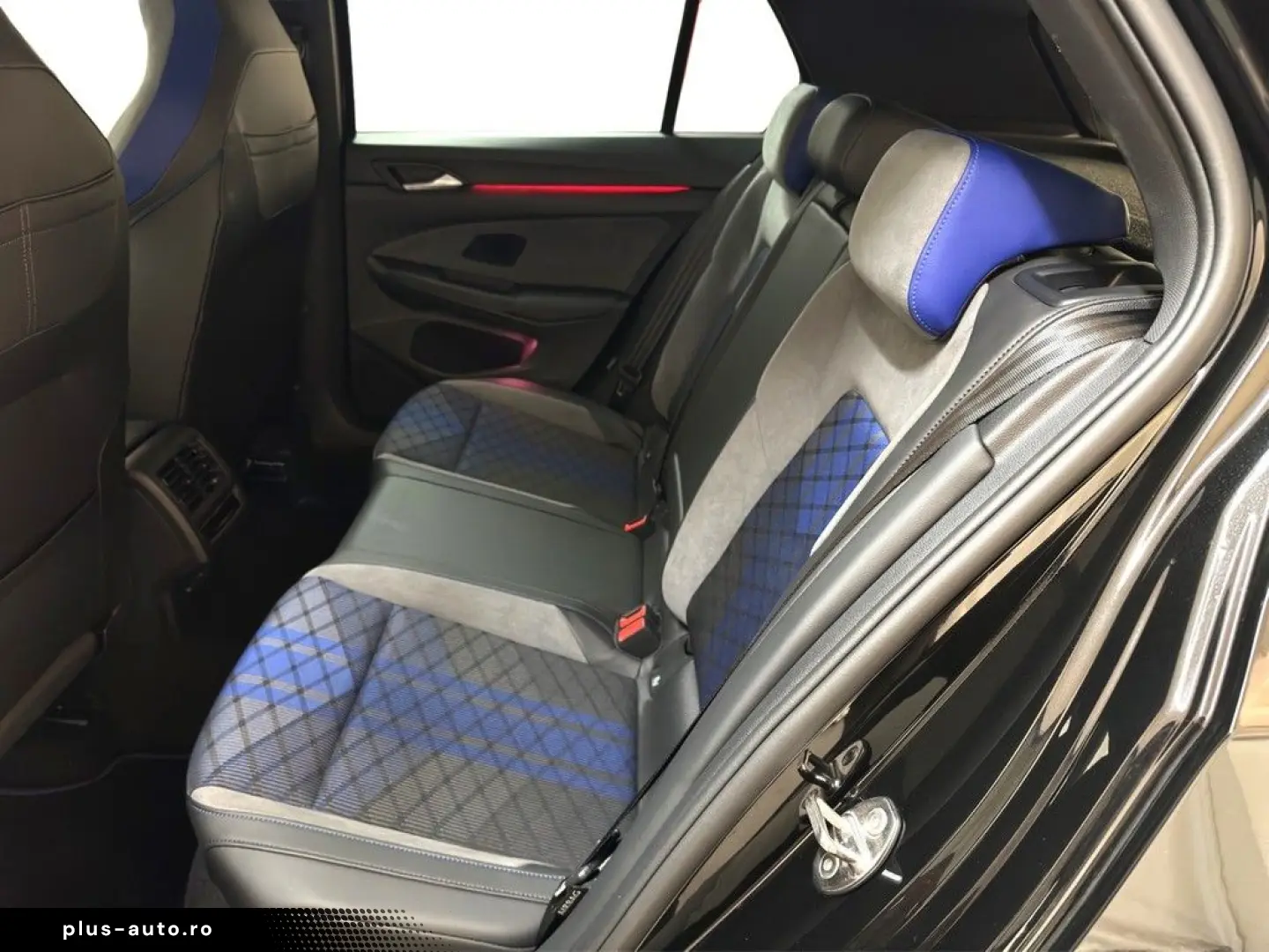 VW Golf VIII 2.0 TSI DSG 4Motion R DCC PANO HUD HAR