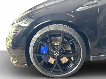 VW Golf VIII 2.0 TSI DSG 4Motion R DCC PANO HUD HAR