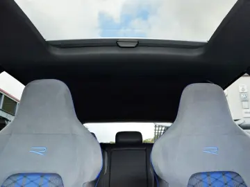 VW Golf VIII 2.0 TSI DSG 4Motion R DCC PANO HUD HAR