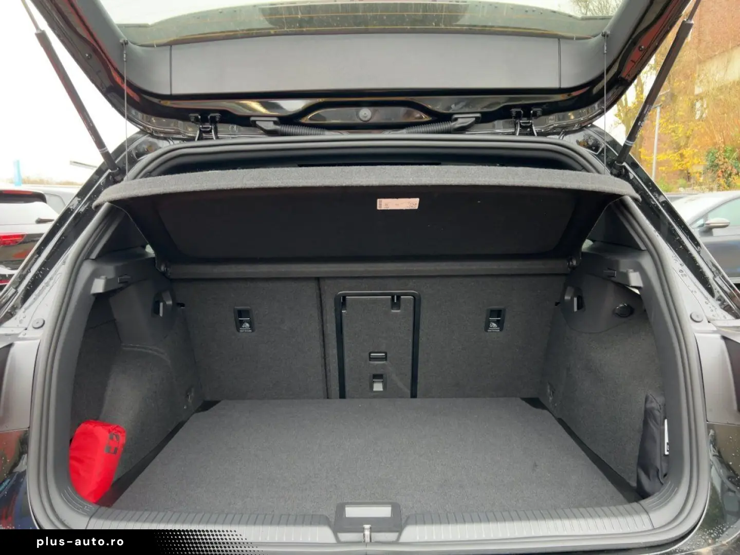 VW Golf VIII R 4M 2.0 TSI DSG MATRIX PANO NAVI DCC