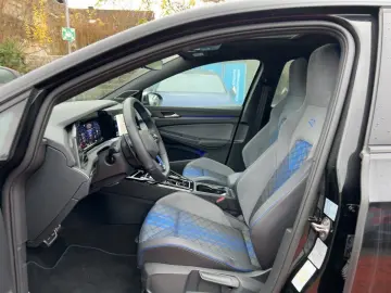 VW Golf VIII R 4M 2.0 TSI DSG MATRIX PANO NAVI DCC
