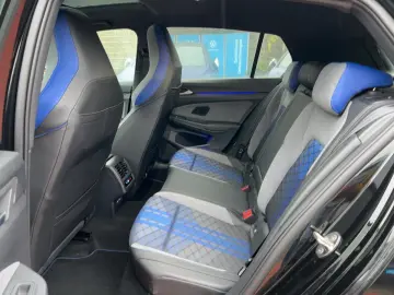 VW Golf VIII R 4M 2.0 TSI DSG MATRIX PANO NAVI DCC