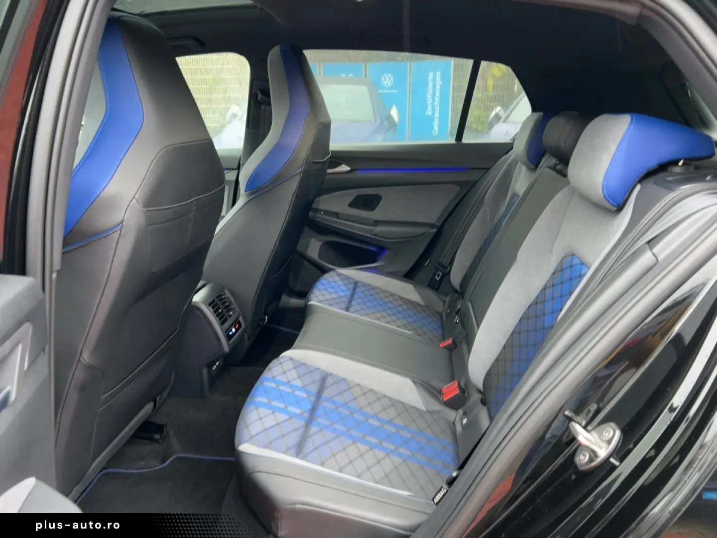 VW Golf VIII R 4M 2.0 TSI DSG MATRIX PANO NAVI DCC