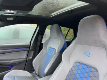 VW Golf VIII R 4M 2.0 TSI DSG MATRIX PANO NAVI DCC