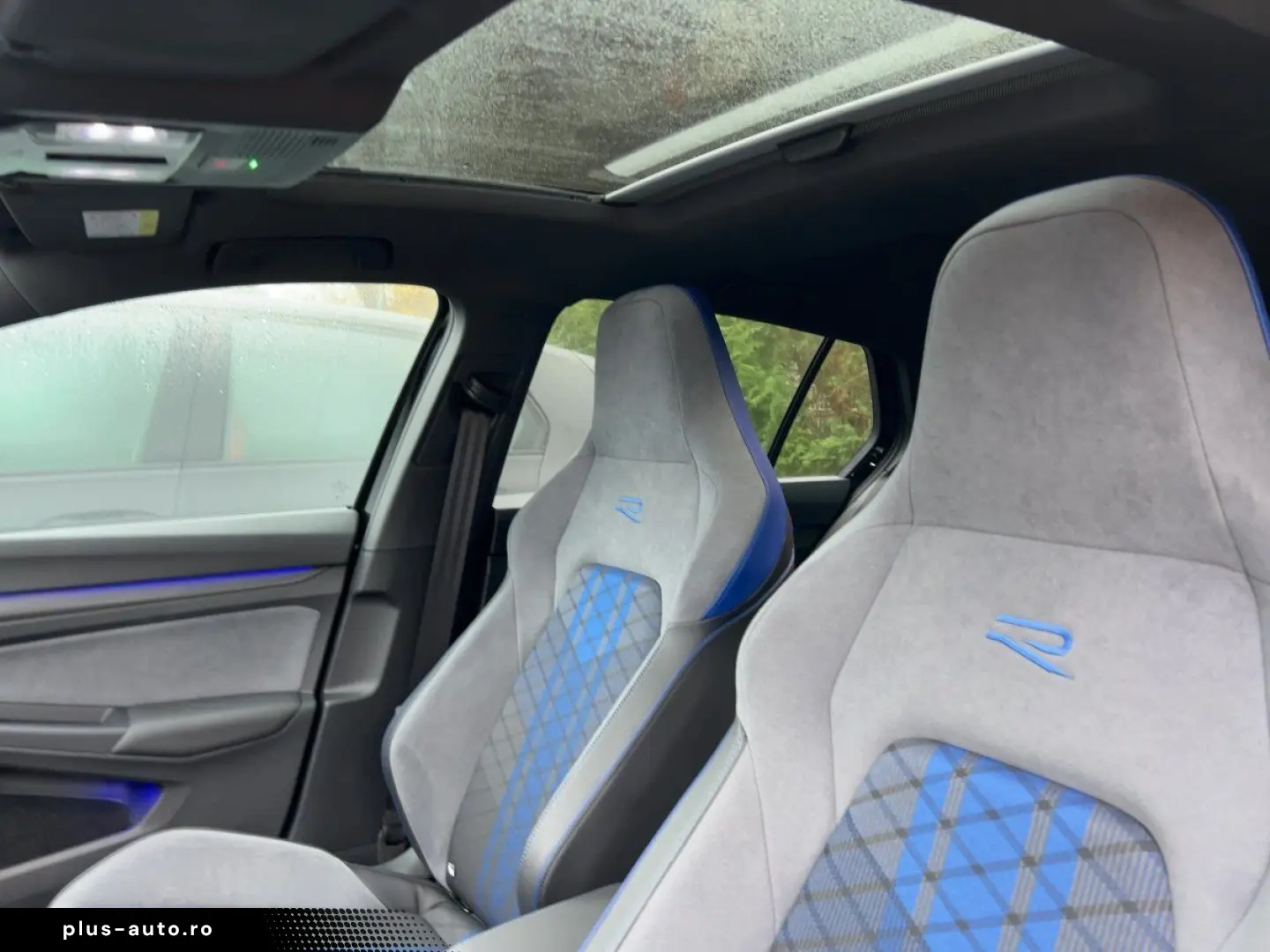 VW Golf VIII R 4M 2.0 TSI DSG MATRIX PANO NAVI DCC