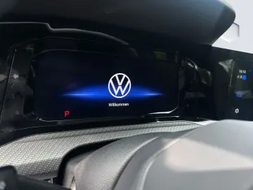VW Golf R VIII 2.0 TSI 4Motion DSG 235kW LED HuD Ap