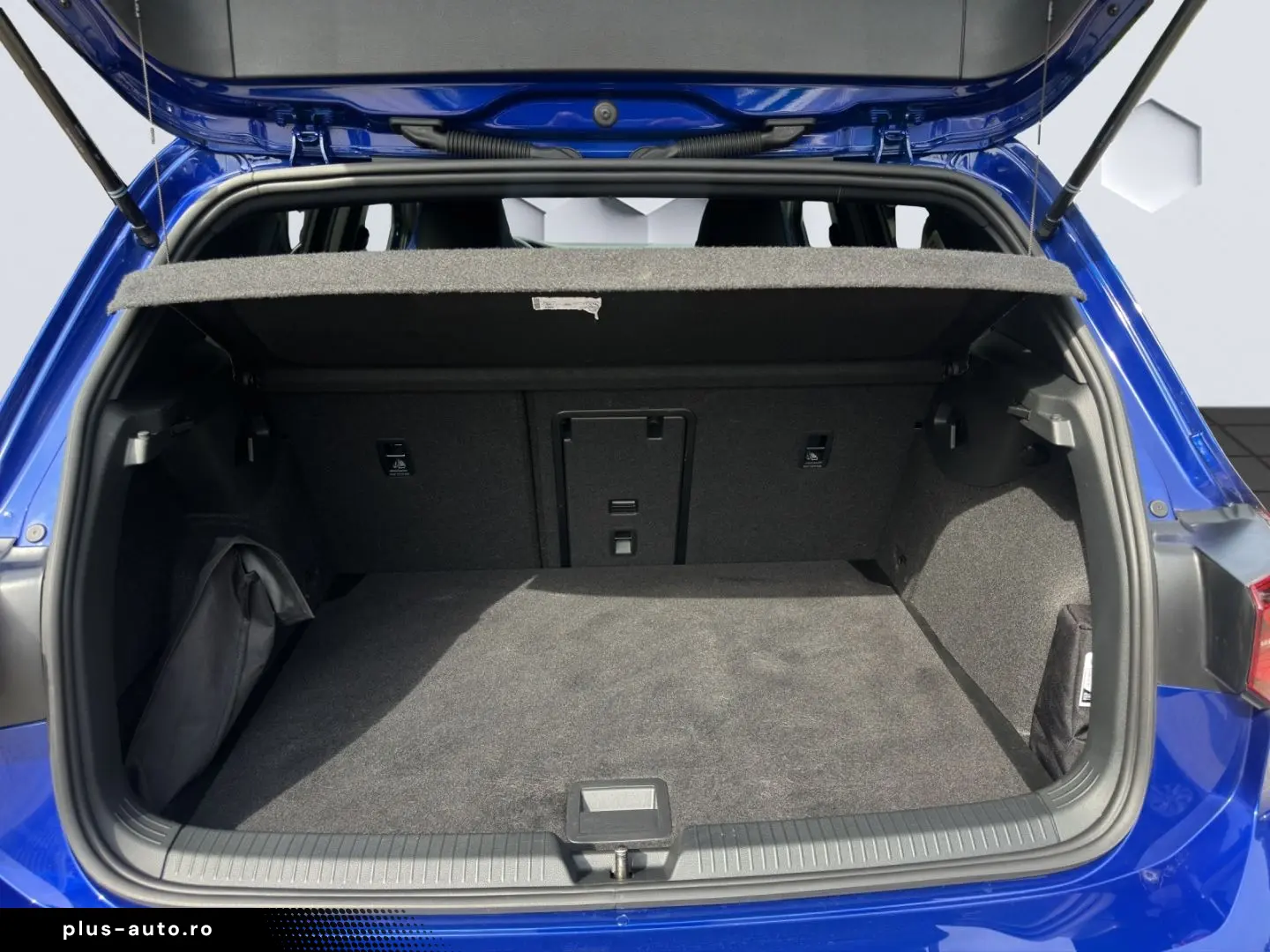 VW Golf R VIII 2.0 TSI 4Motion DSG 235kW LED HuD Ap