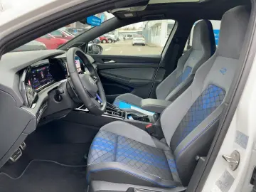 VW Golf VIII R 4M 2.0 TSI DSG MATRIX PANO NAVI DCC