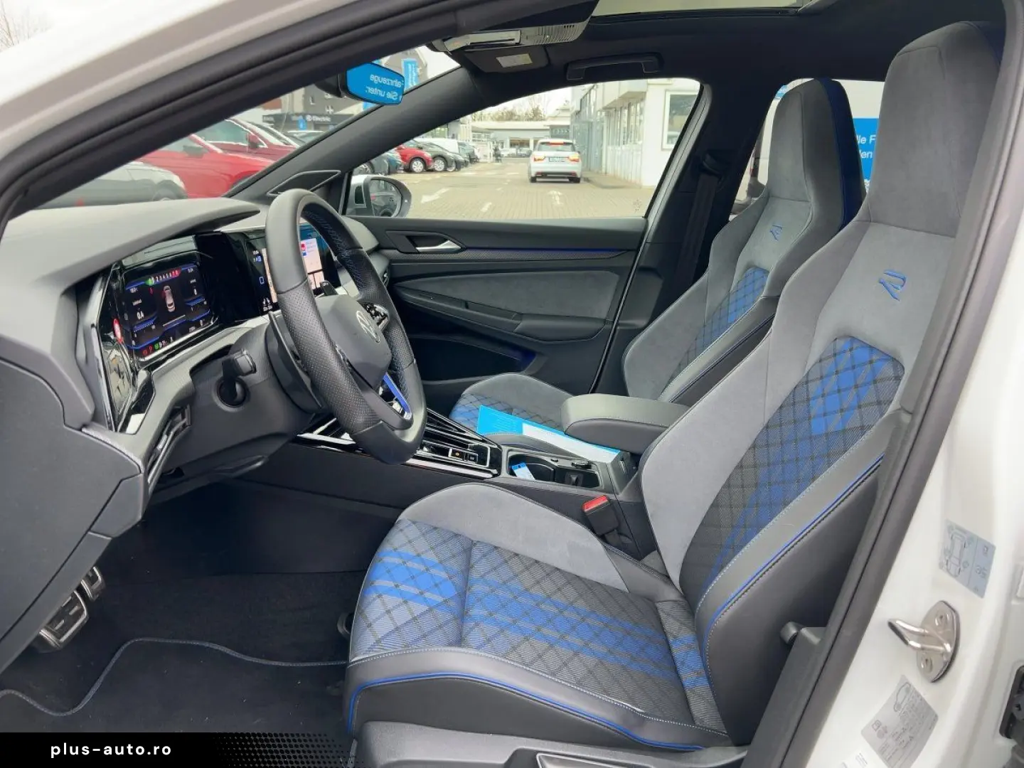 VW Golf VIII R 4M 2.0 TSI DSG MATRIX PANO NAVI DCC