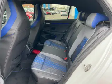 VW Golf VIII R 4M 2.0 TSI DSG MATRIX PANO NAVI DCC