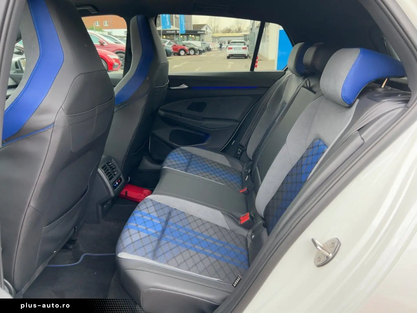 VW Golf VIII R 4M 2.0 TSI DSG MATRIX PANO NAVI DCC