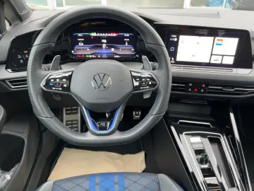 VW Golf VIII R 4M 2.0 TSI DSG MATRIX PANO NAVI DCC