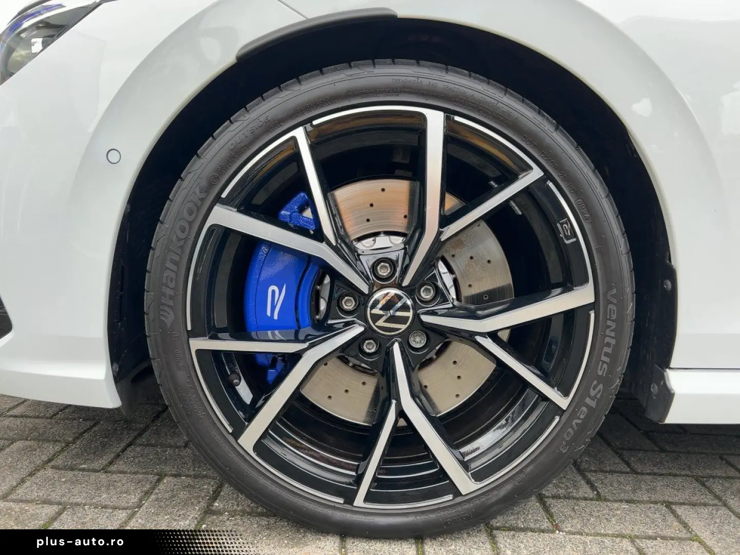 VW Golf VIII R 4M 2.0 TSI DSG MATRIX PANO NAVI DCC