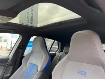 VW Golf VIII R 4M 2.0 TSI DSG MATRIX PANO NAVI DCC