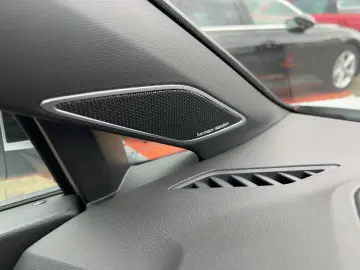 VW Golf VIII R 4M 2.0 TSI DSG MATRIX PANO NAVI DCC