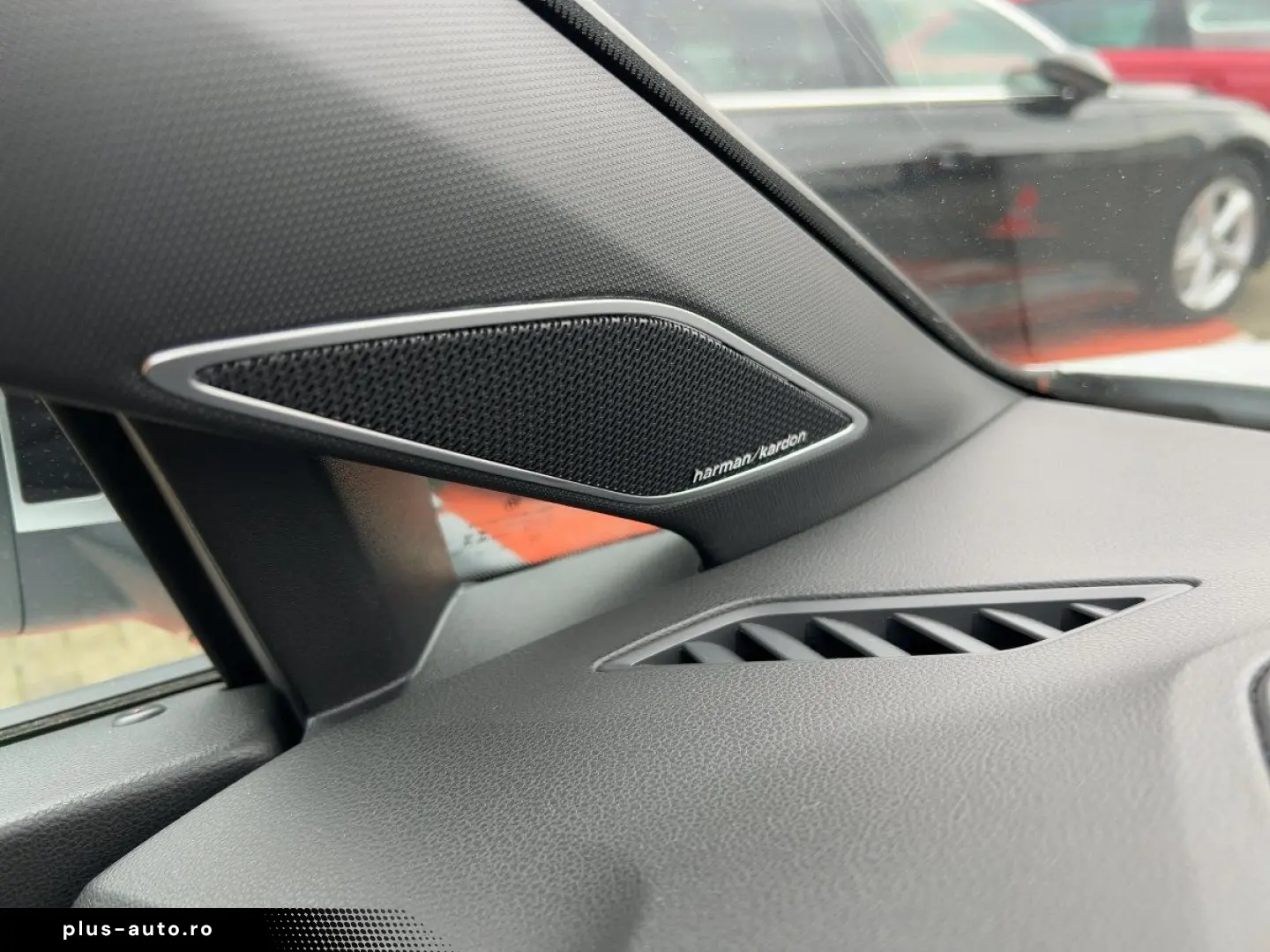 VW Golf VIII R 4M 2.0 TSI DSG MATRIX PANO NAVI DCC